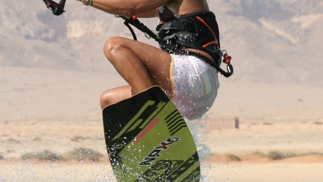 Kitesurfing Technique - Popping off a Wave / Chop