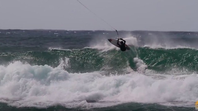 Drifting North Shore (Cabrinha Kitesurfing)
