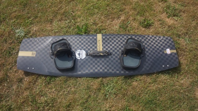 Kitesurfing Reviews - Liquid Force Kites Absolute 136 x 41.7cm 2020