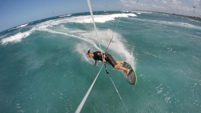 Kitesurfing Technique - Toe Side to Heelside Turn on a Wave