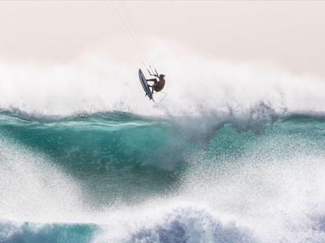 GKA Kite-Surf - Monday Madness!