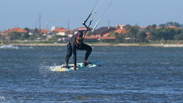 Kitesurfing Technique - Popped Indy Grab