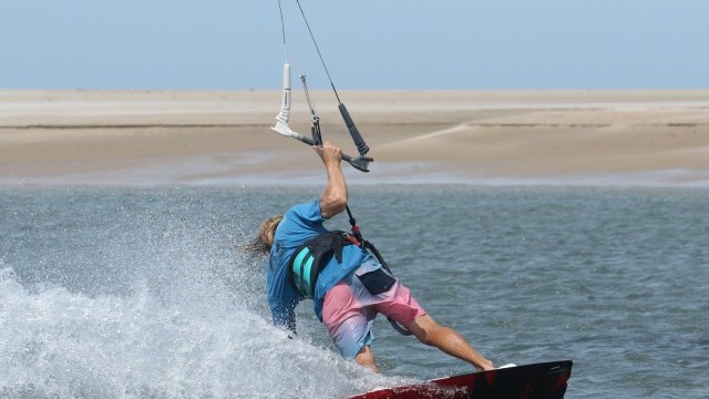 Kitesurfing Technique - Twin Tip Toeside Duck Tack