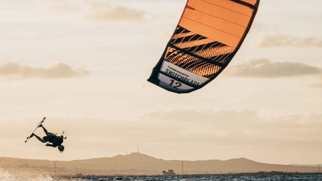 02 Cabrinha Switchblade Kite