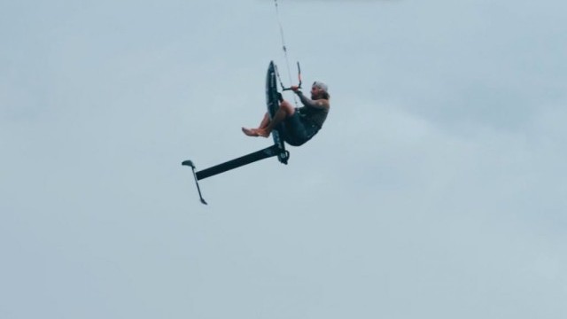 Friends with different brands / Pump & Foil lake Zürich / How to jump by Foil