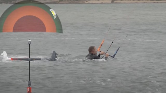 Board Behind Waterstart (twintip kitesurf)