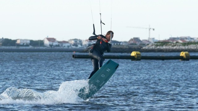 Kitesurfing Technique - Toeside Front Roll to Toeside