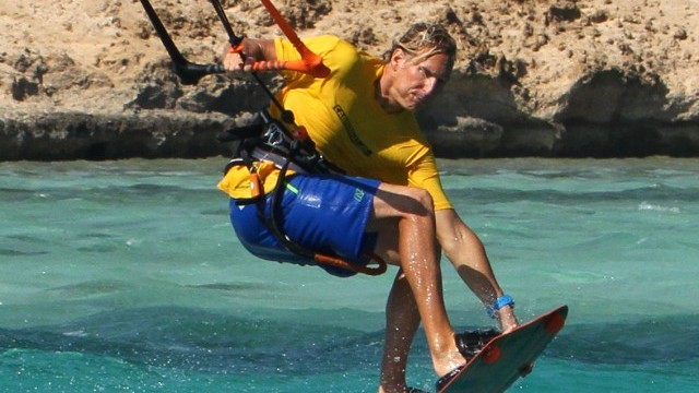 Kitesurfing Technique - Toeside Popped Indy Grab