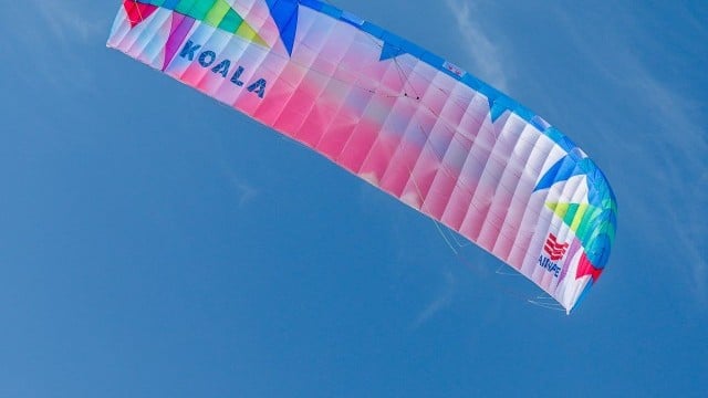 Kitesurfing Reviews - Airwave Kiteboarding Koala 10m 2022