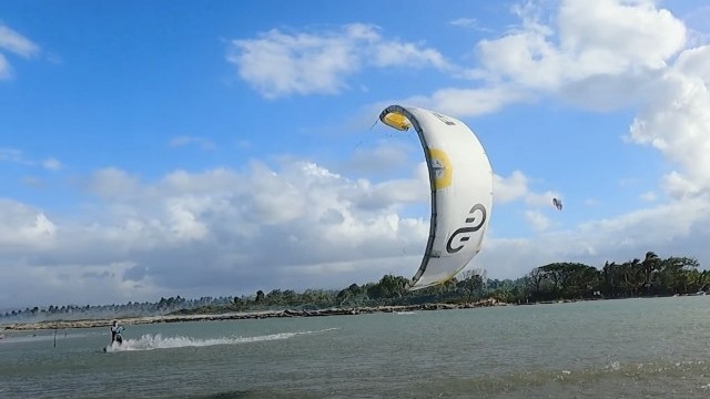 MMK - A man, a moto and a kite - Jan Burgdörfer in DR