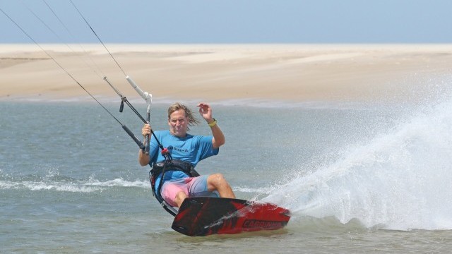 Kitesurfing Technique - Toe to Heel Spray Carve