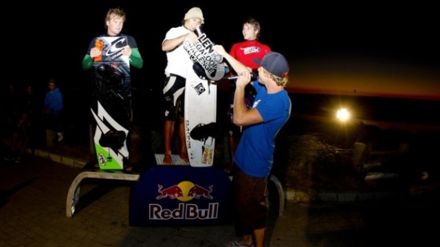 Lewis Crathern wins the Len10 Megaloop Comp in South Africa!