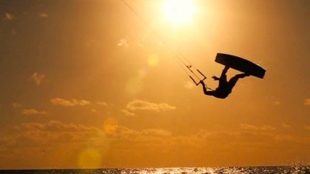NKTV S03E08 – Ewan Jaspan: Kiting with Crocs
