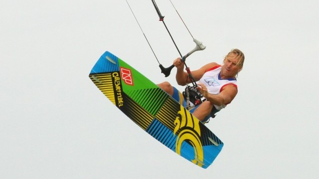 Kitesurfing Technique - Shifty Indy Jump