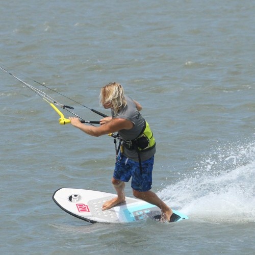 Surfboard Heel to Toe Carve with a Down Loop Kitesurfing Technique