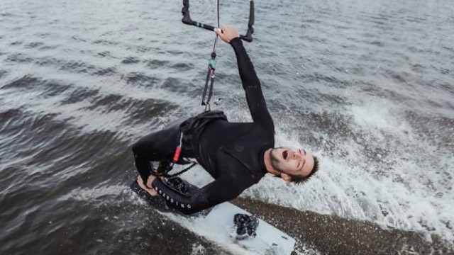 Airush | How to: Hang Ten On A Twintip by Oswald Smith