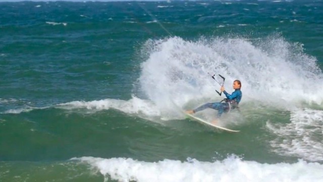 Epic strapless kitesurfing Torquay - Jarrod Snow
