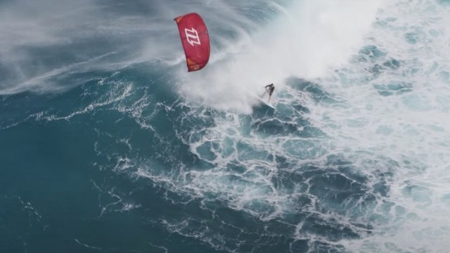 Drone Kitesurfing @ Ho'okipa, Maui - Jesse Richman