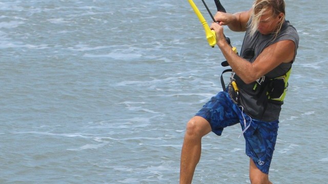 Kitesurfing Technique - Strapless Toeside Beach Start