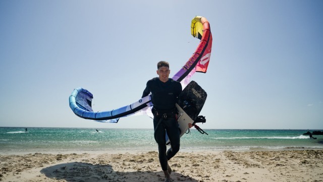 Aaron Hadlow Joins the Harlem Kitesurfing Family!