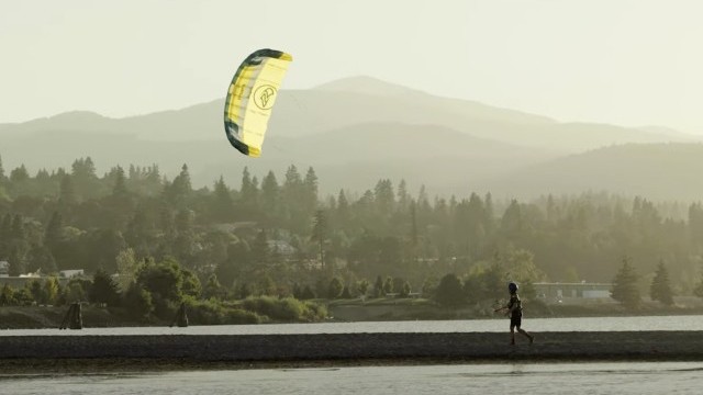 HYBRID a playful way of kiting. Get them started!