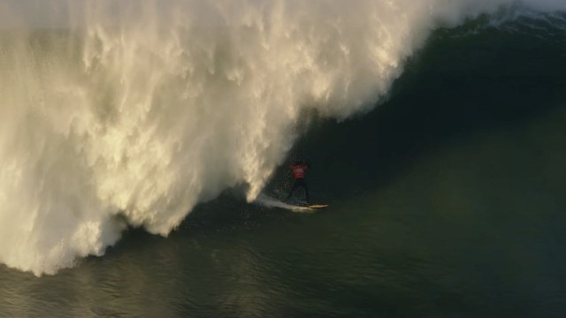 Nazaré in slow motion - Kai Lenny & Lucas Chumbo