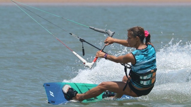 Kitesurfing Technique - Twin Tip Toe to Heel Carve with Downloop