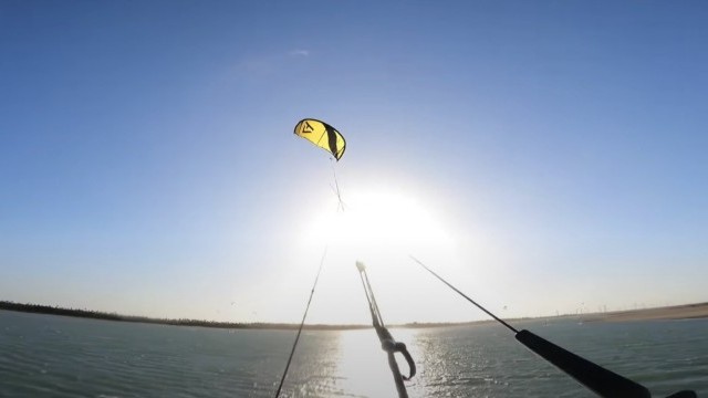 Kitesurfing KITELOOP on a New Harlem GO 9m!