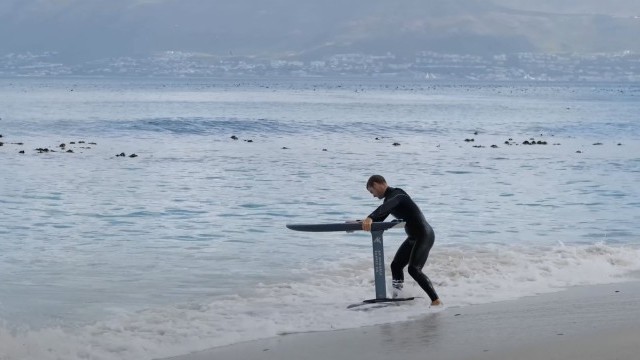 How To Beach Start on a Hydrofoil with Zane Schweitzer.