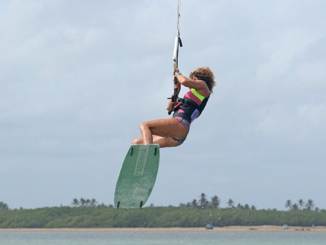Back Roll to Toeside Sent Jump