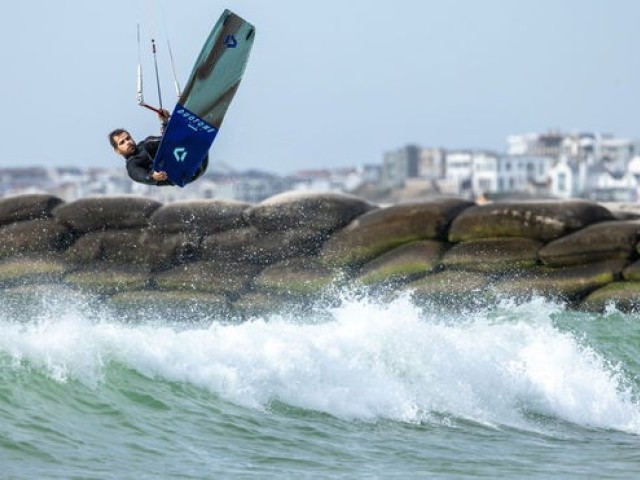 DUOTONE Spike CB 2025 | Kitesurfing Reviews » Boards » Twin