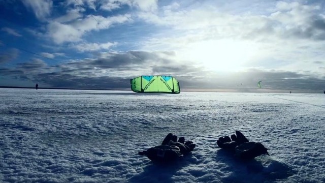 Snowkiting in Pärnu