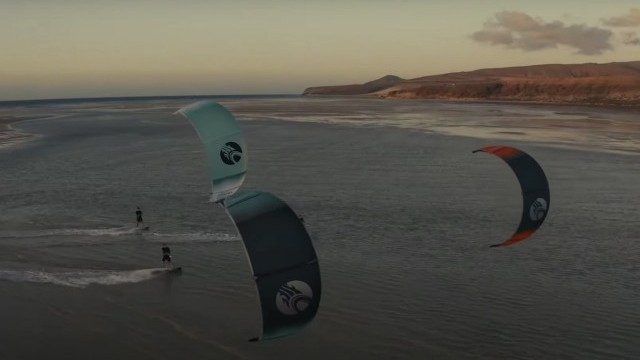 CONTRA 1 Strut & CONTRA 3 Strut - What Are The Differences?  (Cabrinha Kitesurfing)