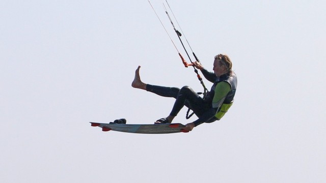 Kitesurfing Technique - Front Foot One Foot Downloop Transition