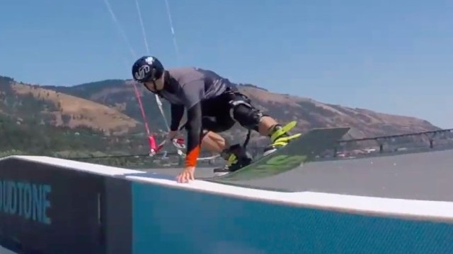 Ohhh Hood kiteboarding