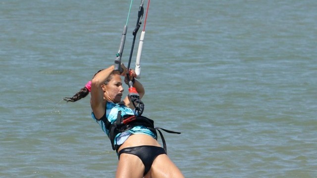 Kitesurfing Technique - Strapless Carving Upwind 360