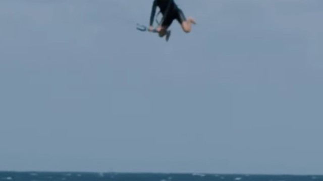 This is what happens when I don’t commit 100% #kiteboarding #maui 