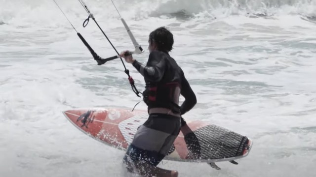 3 Ways to Start Strapless on a Surfboard