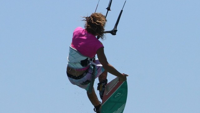Kitesurfing Technique - Sent Double Board Grab