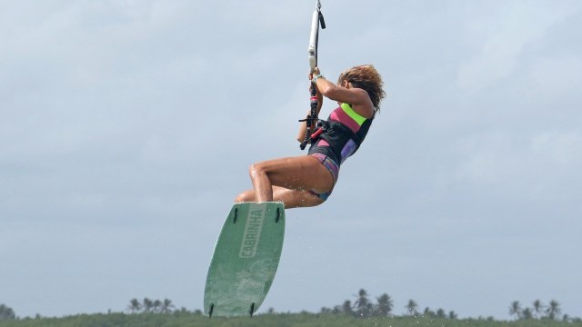 Kitesurfing Technique - Back Roll to Toeside Sent Jump