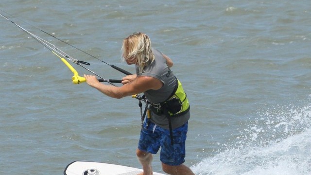 Kitesurfing Technique - Surfboard Heel to Toe Carve with a Down Loop