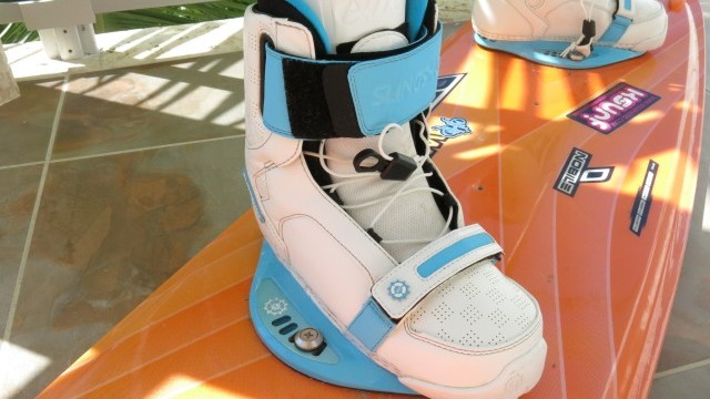 Kitesurfing Reviews - Slingshot Jewel  2014