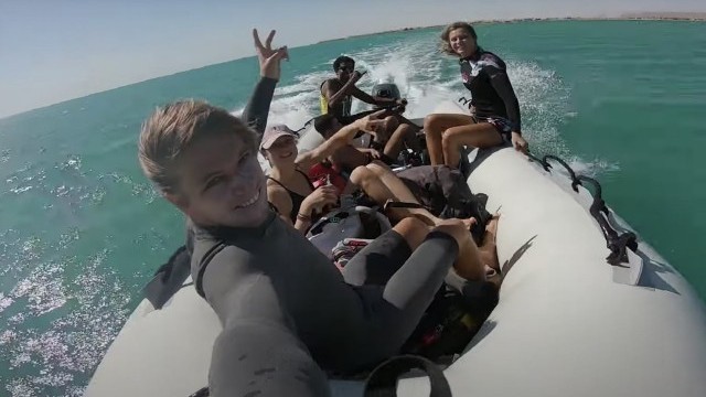 WE FOUND A PRIVATE LAGOON! - 31