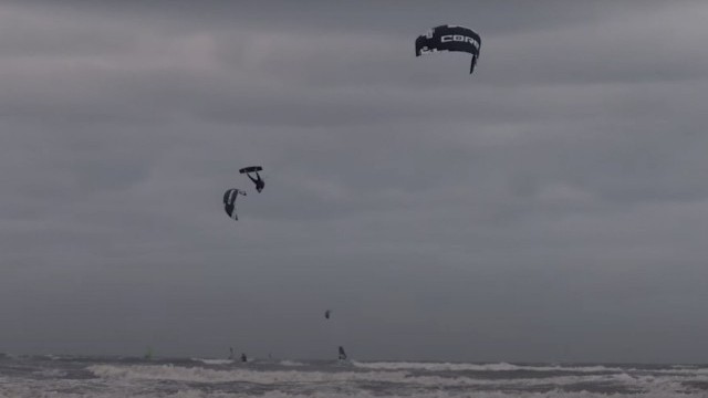 Gusty wind and Kiteloops // Steven Akkersdijk