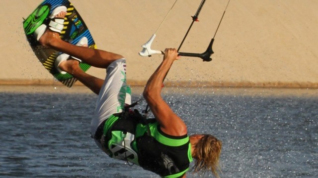 Kitesurfing Technique - Hand Wash Back Loop Transition