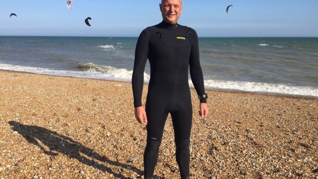 Kitesurfing Reviews - Manera Meteor Magma 5/4mm 2016