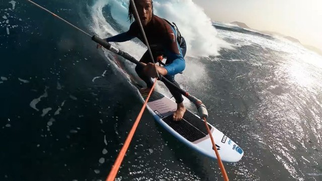 Kitesurfing Christmas BARRELS!! - Court In The Act #VLOG 141