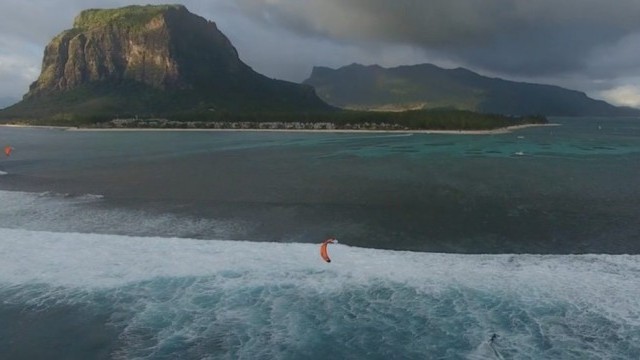 Ozone Reo V4 - Wave Riding Freedom