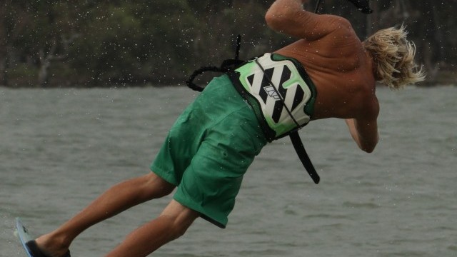 Kitesurfing Technique - Toeside Front Loop To Blind with Ole