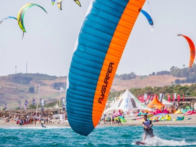 Surprise Leaders Take Honour's at Start of Kite Racing Worlds in Italy